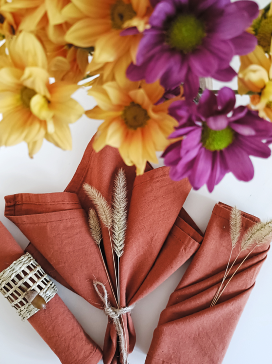 3 aranjamente șervete în culoarea teracotă