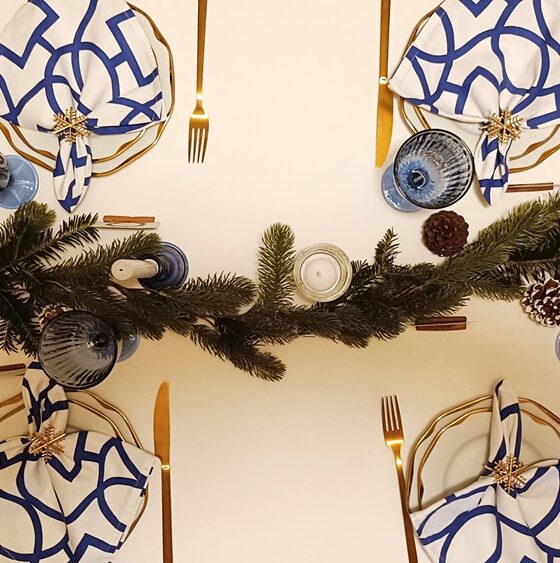 Cum decorezi masa de Crăciun simplu şi elegant