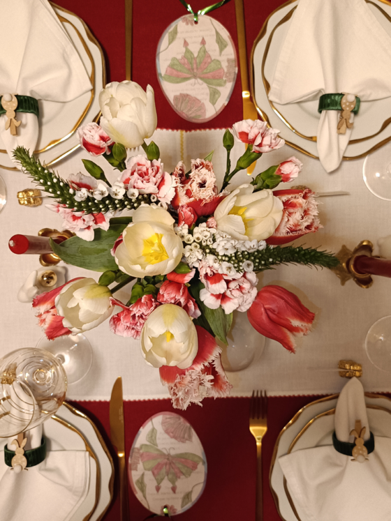 Aranjament masă Paşte 2025