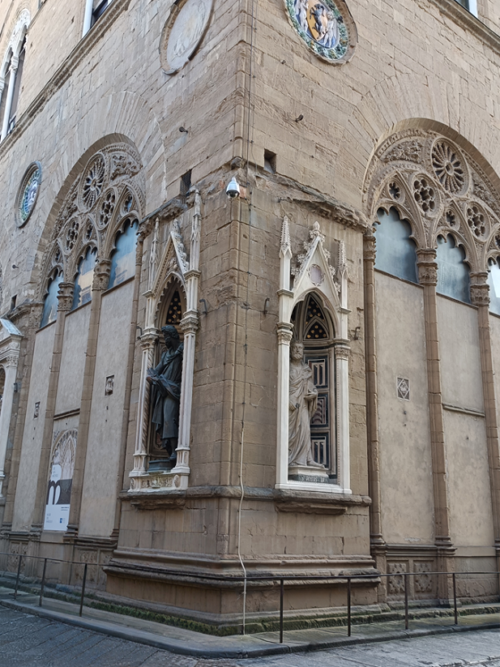 De la piață la sanctuar: povestea Orsanmichele