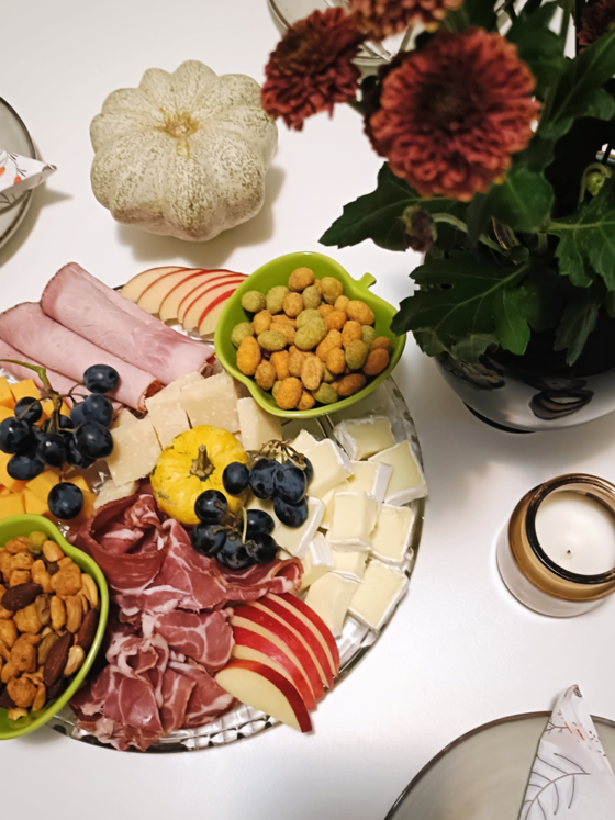 Platou elegant pentru musafiri