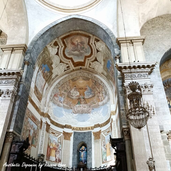 interiorul Domului din Catania