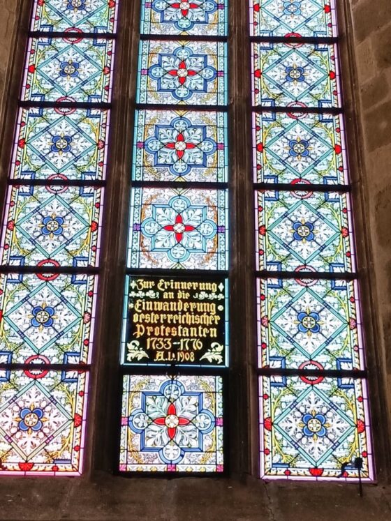 Vitraliile: lumina care transformă spațiul în experiență