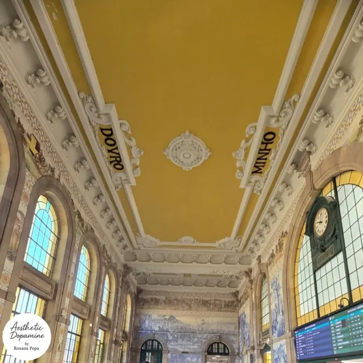 tavan galben gara São Bento din Porto